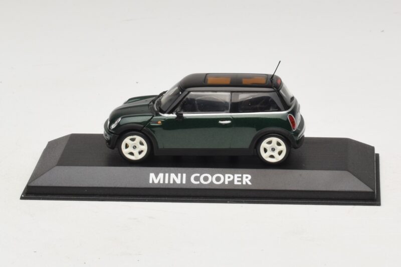 Mini Cooper S R53 Dunkelgrün Mit Schwarzem Dach Minichamps 1:43 Mini Cooper S R53 Dunkelgrün Mit Schwarzem Dach Minichamps 1:43 MINI023 Metall
