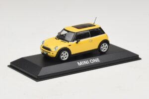 Mini Cooper S R53 Liquid Yellow Mit Panoramadach Minichamps 1:43 MINI013 Metall — Bild 2 von 4