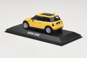 Mini Cooper S R53 Liquid Yellow Mit Panoramadach Minichamps 1:43 MINI013 Metall — Bild 3 von 4