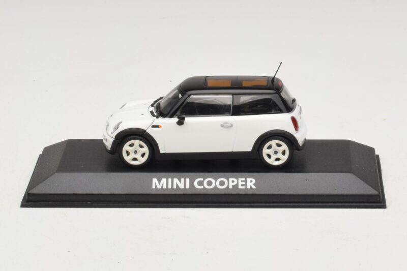 Mini Cooper S R53 Weiß Mit Schwarzem Dach Minichamps 1:43 Mini Cooper S R53 Weiß Mit Schwarzem Dach Minichamps 1:43 MINI027 Metall