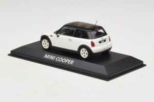 Mini Cooper S R53 Weiß Mit Schwarzem Dach Minichamps 1:43 MINI027 Metall — Bild 3 von 4