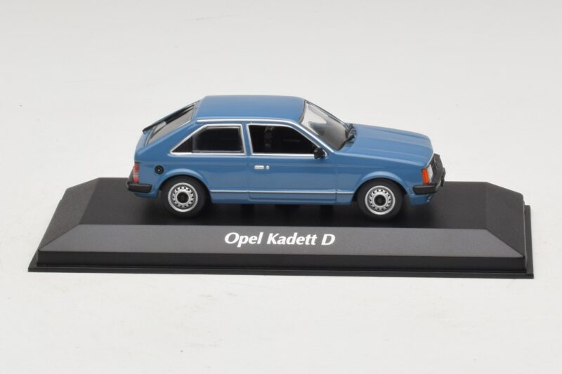 Opel Kadett D Blau Maxichamps 1:43 940044100 Metall