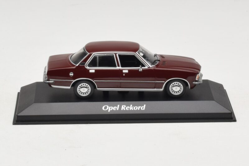Opel Rekord D Dunkelrot Maxichamps 1:43 940044000 Metall