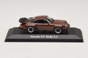 Porsche 911 930 Turbo 3.3 Braun Maxichamps 1:43 Porsche 911 930 Turbo 3.3 Braun Maxichamps 1:43 940069001 Metall