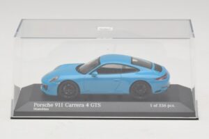 Porsche 911 991.2 Carrera 4 GTS Miami Blue Minichamps 1:43 410067322 Metall — Bild 4 von 5