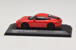 Porsche 911 991.2 Carrera 4 GTS Rot Minichamps 1:43 410067320 Metall