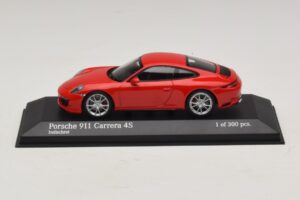 Porsche 911 991.2 Carrera 4S Rot Minichamps 1:43 410067240 Metall