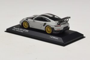 Porsche 911 991.2 GT2 RS Weissach Package Chalk Minichamps 1:43 410067220 Metall — Bild 3 von 5