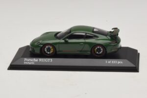 Porsche 911 991.2 GT3 Grün Minichamps 1:43 410066028 Metall