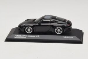 Porsche 911 992 Carrera 4S Schwarz Metallic Minichamps 1:43 410069320 Metall
