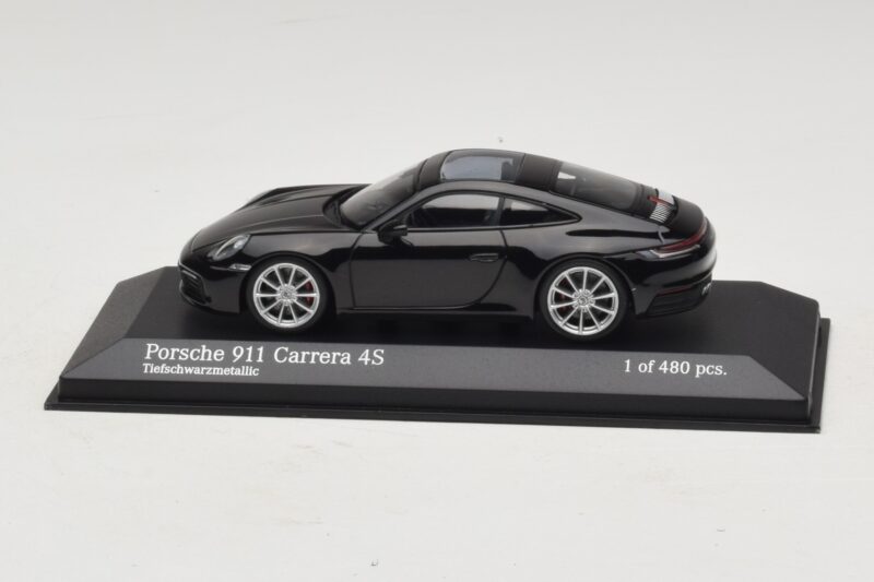 Porsche 911 992 Carrera 4S Schwarz Metallic Minichamps 1:43 410069320 Metall
