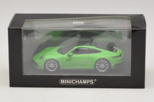 Porsche 911 992 Carrera 4S Grün Minichamps 1:43 410069322 Metall — Bild 5 von 5
