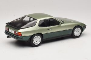 Porsche 924 Turbo Hellgrün & Dunkelgrün MCG 1:18 MCG18660 Metall — Bild 2 von 6
