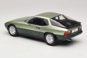 Porsche 924 Turbo Hellgrün & Dunkelgrün MCG 1:18 MCG18660 Metall — Bild 5 von 6