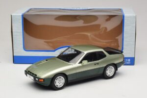 Porsche 924 Turbo Hellgrün & Dunkelgrün MCG 1:18 MCG18660 Metall — Bild 6 von 6