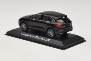 Porsche Cayenne 958 Turbo S Schwarz Minichamps 1:43 WAP0200220E Metall — Bild 3 von 5
