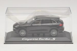 Porsche Cayenne 958 Turbo S Schwarz Minichamps 1:43 WAP0200220E Metall — Bild 4 von 5