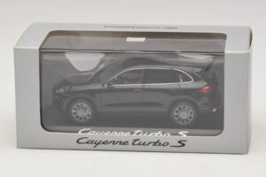 Porsche Cayenne 958 Turbo S Schwarz Minichamps 1:43 WAP0200220E Metall — Bild 5 von 5