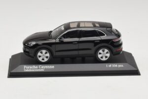 Porsche Cayenne Schwarz Metallic Minichamps 1:43 Porsche Cayenne Schwarz Metallic Minichamps 1:43 410066301 Metall