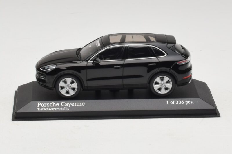 Porsche Cayenne Schwarz Metallic Minichamps 1:43 410066301 Metall