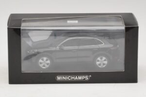 Porsche Cayenne Schwarz Metallic Minichamps 1:43 410066301 Metall — Bild 5 von 5