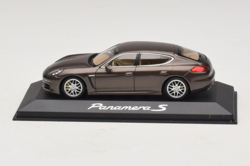 Porsche Panamera 970 S Braun Metallic Minichamps 1:43 Porsche Panamera 970 S Braun Metallic Minichamps 1:43 WAP0203400E Metall