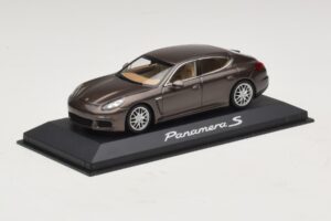Porsche Panamera 970 S Braun Metallic Minichamps 1:43 WAP0203400E Metall — Bild 2 von 5