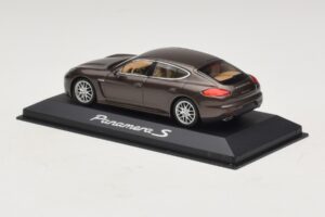 Porsche Panamera 970 S Braun Metallic Minichamps 1:43 WAP0203400E Metall — Bild 3 von 5