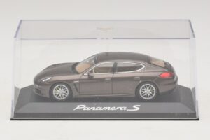 Porsche Panamera 970 S Braun Metallic Minichamps 1:43 WAP0203400E Metall — Bild 4 von 5