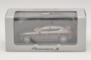 Porsche Panamera 970 S Braun Metallic Minichamps 1:43 WAP0203400E Metall — Bild 5 von 5