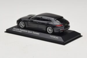 Porsche Panamera 971 4 E-Hybrid Sport Turismo Grau Minichamps 1:43 410066112 Metall — Bild 3 von 5