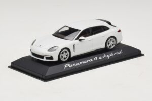 Porsche Panamera 971 4 E-Hybrid Weiß Minichamps 1:43 WAP0207620H Metall — Bild 2 von 5
