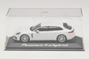 Porsche Panamera 971 4 E-Hybrid Weiß Minichamps 1:43 WAP0207620H Metall — Bild 4 von 5