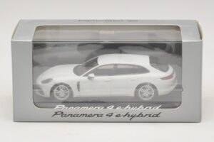 Porsche Panamera 971 4 E-Hybrid Weiß Minichamps 1:43 WAP0207620H Metall — Bild 5 von 5