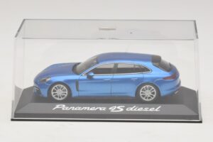 Porsche Panamera 971 4S Diesel Blau Metallic Minichamps 1:43 WAP0207600H Metall — Bild 4 von 5