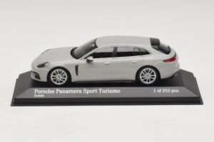 Porsche Panamera 971 Sport Turismo 4E-Hybrid Grau Minichamps 1:43 410066114 Metall