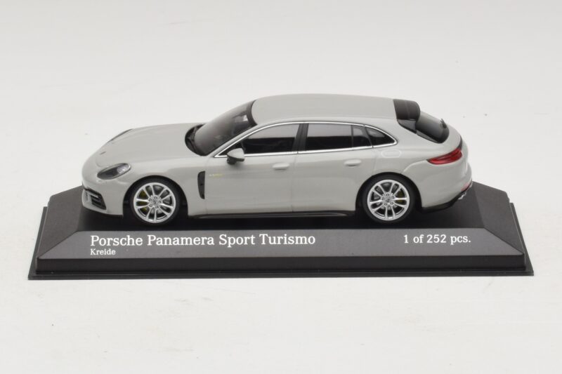 Porsche Panamera 971 Sport Turismo 4E-Hybrid Grau Minichamps 1:43 410066114 Metall