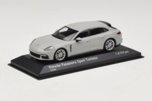 Porsche Panamera 971 Sport Turismo 4E-Hybrid Grau Minichamps 1:43 410066114 Metall — Bild 2 von 5