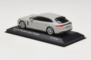 Porsche Panamera 971 Sport Turismo 4E-Hybrid Grau Minichamps 1:43 410066114 Metall — Bild 3 von 5