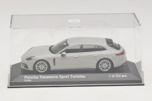 Porsche Panamera 971 Sport Turismo 4E-Hybrid Grau Minichamps 1:43 410066114 Metall — Bild 4 von 5