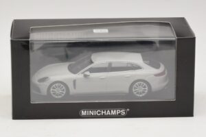 Porsche Panamera 971 Sport Turismo 4E-Hybrid Grau Minichamps 1:43 410066114 Metall — Bild 5 von 5