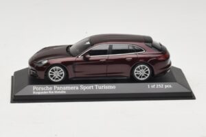 Porsche Panamera 971 Sport Turismo 4S Rot Minichamps 1:43 Porsche Panamera 971 Sport Turismo 4S Rot Minichamps 1:43 410066110 Metall