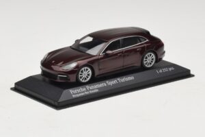 Porsche Panamera 971 Sport Turismo 4S Rot Minichamps 1:43 410066110 Metall — Bild 2 von 5
