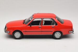 Renault 18 Rot MCG 1:18 MCG18595 Metall — Bild 3 von 6