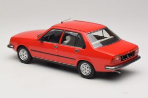 Renault 18 Rot MCG 1:18 MCG18595 Metall — Bild 5 von 6