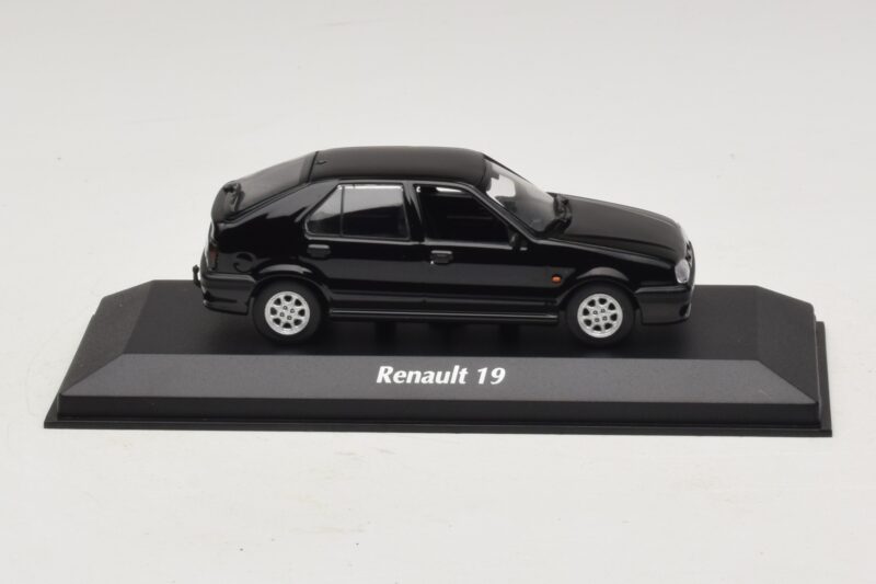Renault 19 Schwarz Maxichamps 1:43 940113701 Metall