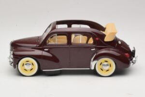 Renault 4CV Kastanienbraun Solido 1:18 8048 Metall — Bild 3 von 6