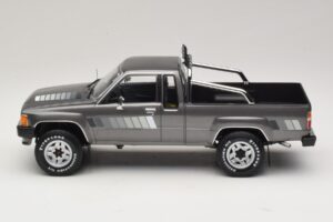 Toyota Hilux N50 Xtra Cab 4x4 Grau Metallic KK-Scale 1:18 KKDC181563 Metall — Bild 3 von 6