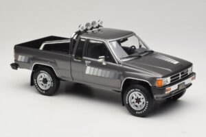 Toyota Hilux N50 Xtra Cab 4x4 Grau Metallic KK-Scale 1:18 KKDC181563 Metall — Bild 4 von 6