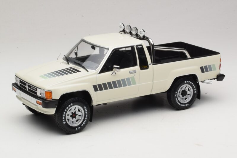 Toyota Hilux N50 Xtra Cab 4x4 Weiß KK-Scale 1:18 KKDC181564 Metall